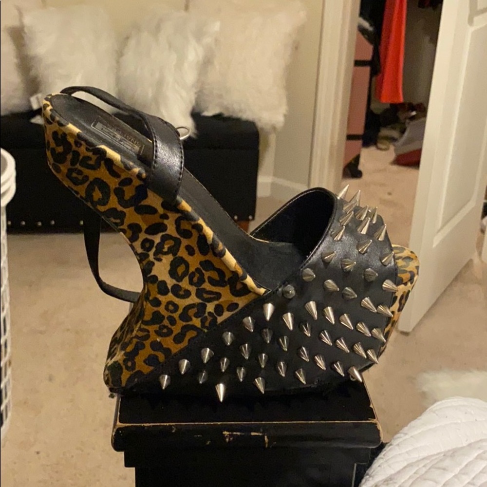 Shoes - Picture 2 of 3
